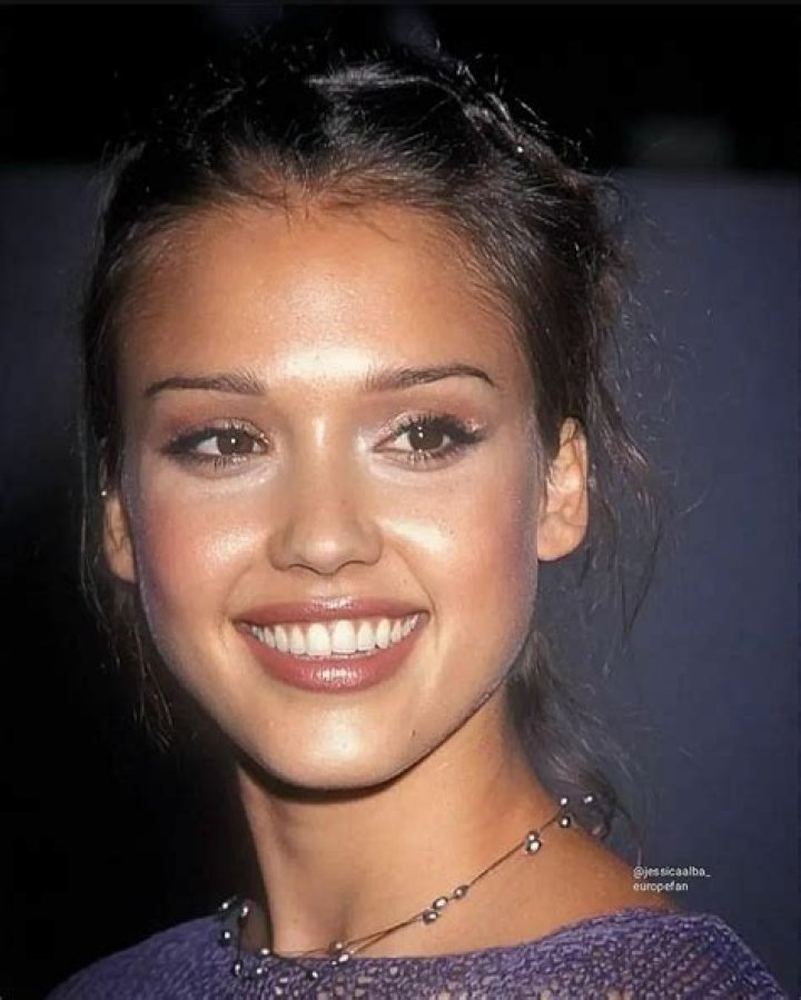 A very young Jessica Alba 9GAG