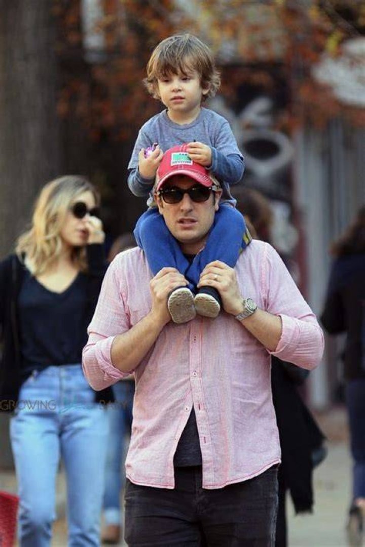 Actor Jason Biggs celebrates his one year of sobriety! Married Biography