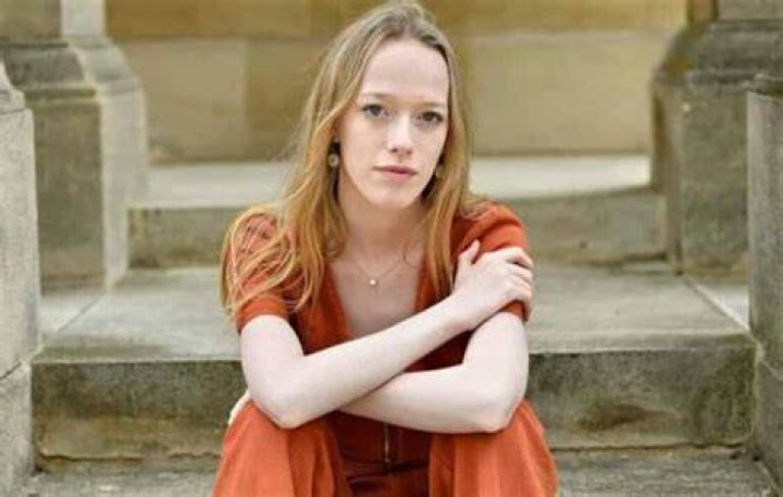Amybeth McNulty (Actress) biography, height, weight, age, affairs