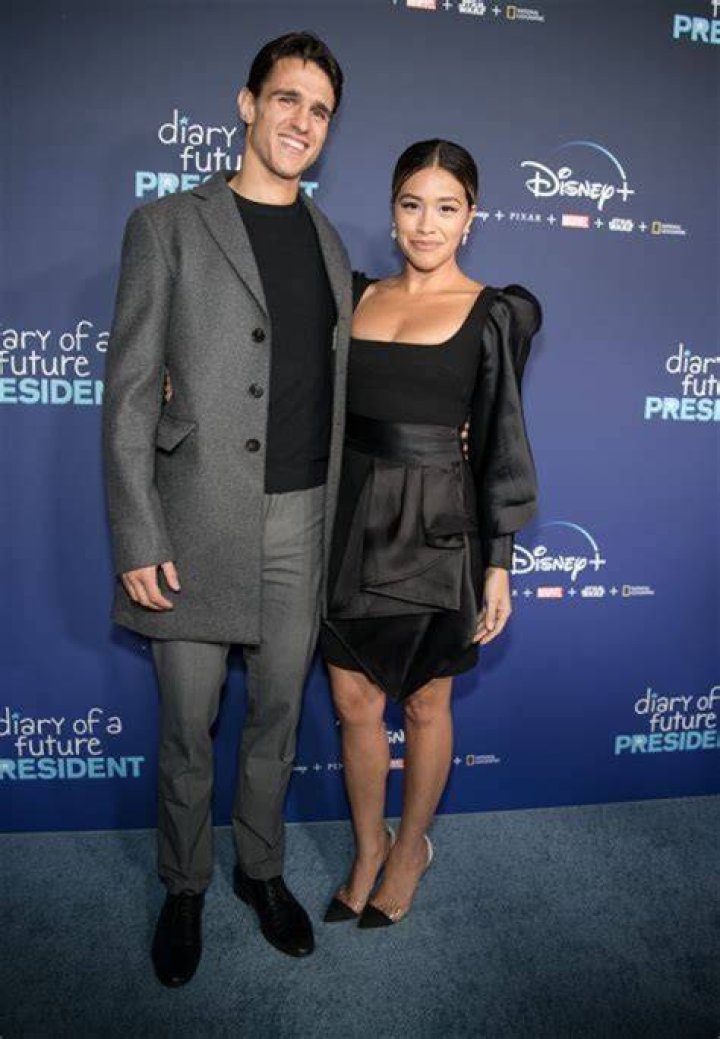 Gina Rodriguez Backs Her Father's Mantra 'I Can & I Will' On The Late