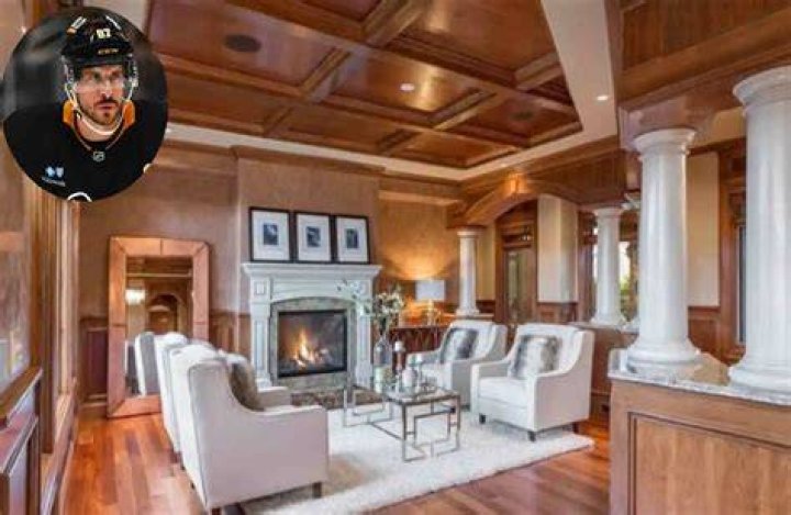 Inside Sidney Crosby's secretive life, his wife and parents