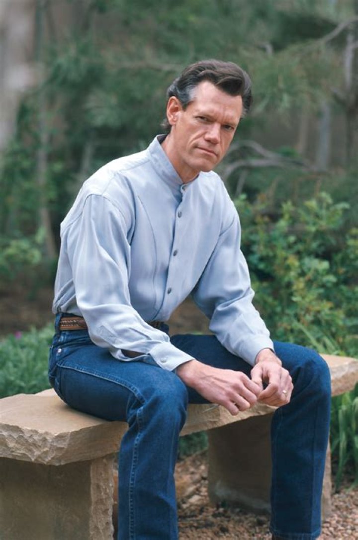 Is Randy Travis still living? 2023