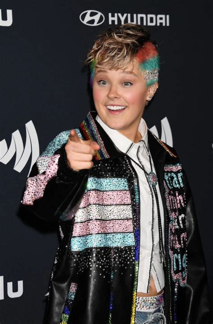 JoJo Siwa, 18, will NOT have to kiss a man in movie after protesting