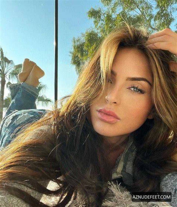 Julia Lynn Sandoval Bio, Age, Height Models Biography