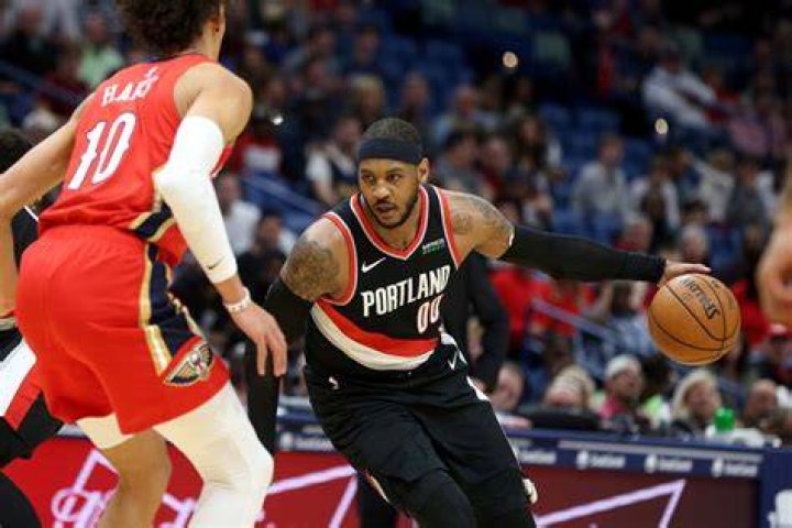 Portland Trail Blazer Carmelo Anthony surprises Maryland mom with new