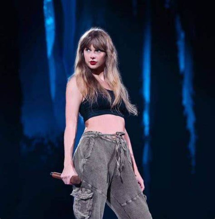 Taylor Swift Weight Loss (2023) Before And After