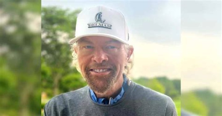 Toby Keith Gives Cancer Update at the PCCAs Red Carpet