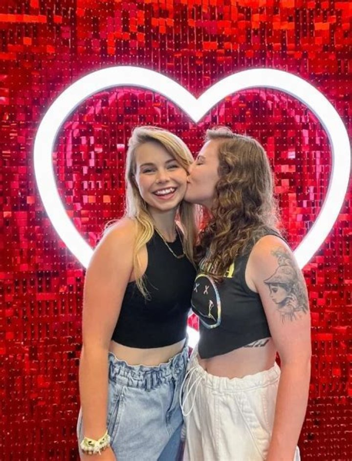 Unveiling The Dynamic Duo: Hailee And Kendra's Impact On Benk17