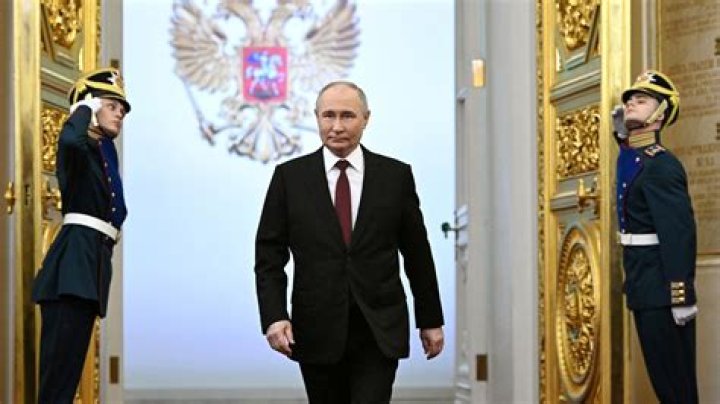 Vladimir Putin is 5'7 with shoes on. Win for ShortGang? Sports, Hip